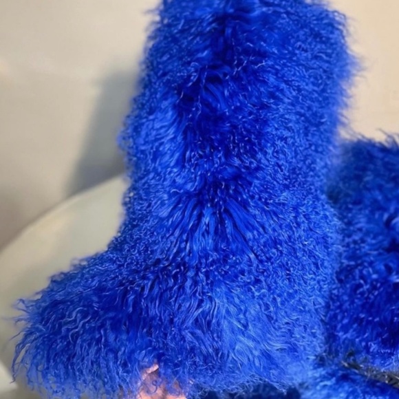 AZALEA WANG UPSETTER BLUE FURRY BOOT – AKIRA Blue Real Fur Shaggy Knee Boots sizes 7.5,8,9.5,10 only